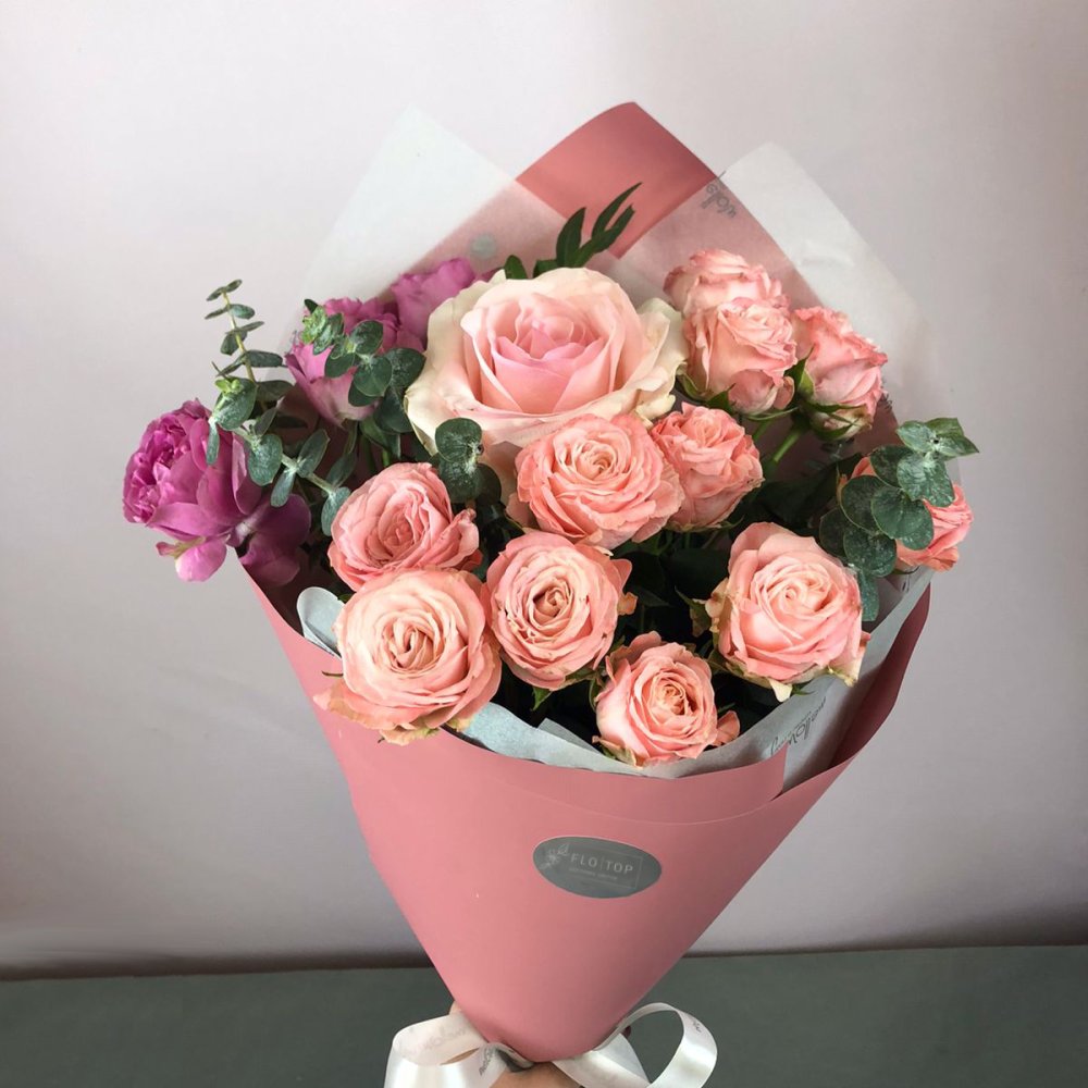 Букет цветов Ваш комплимент Букет цветов из: Розы